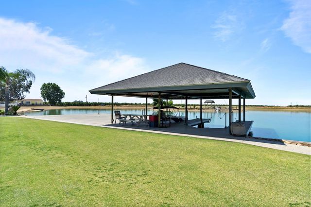 505 N Indianola Avenue, Sanger, CA 93657