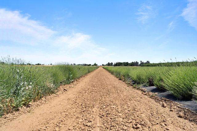 505 N Indianola Avenue, Sanger, CA 93657