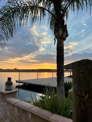 505 N Indianola Avenue, Sanger, CA 93657