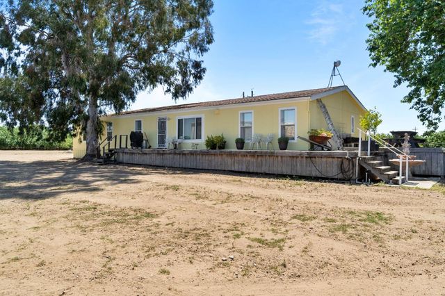 505 N Indianola Avenue, Sanger, CA 93657