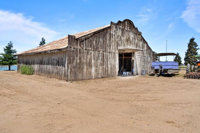 505 N Indianola Avenue, Sanger, CA 93657