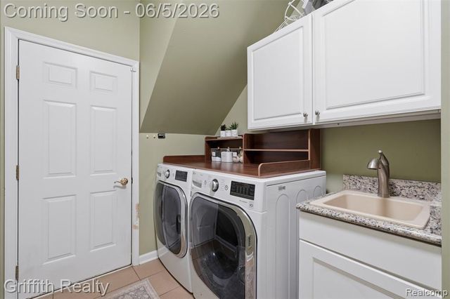 1543 Fairfax Court, Milford, MI 48380