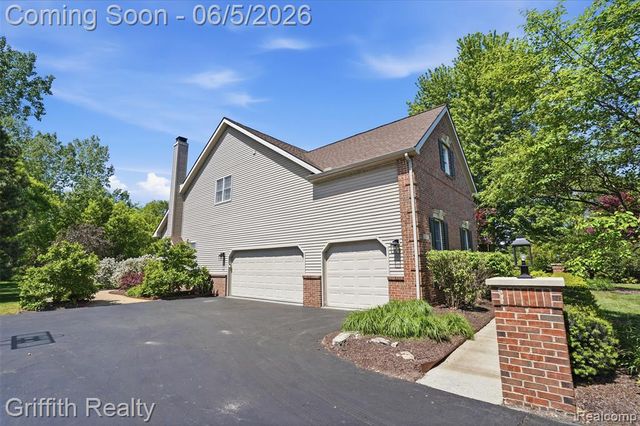 1543 Fairfax Court, Milford, MI 48380