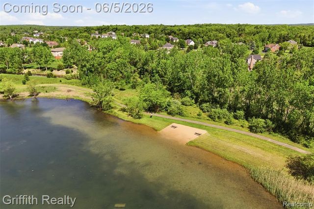 1543 Fairfax Court, Milford, MI 48380