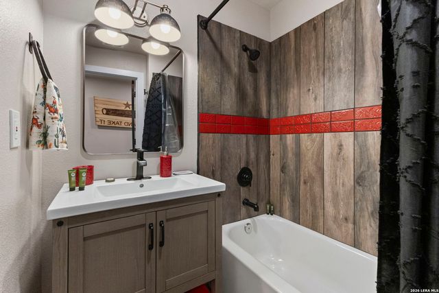 604 SCHWEPPE ST, Boerne, TX 78006