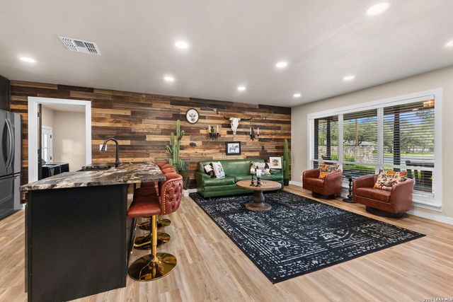 604 SCHWEPPE ST, Boerne, TX 78006