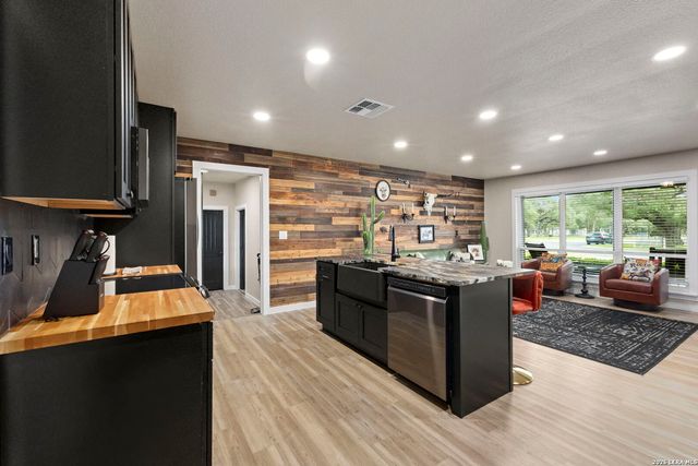 604 SCHWEPPE ST, Boerne, TX 78006