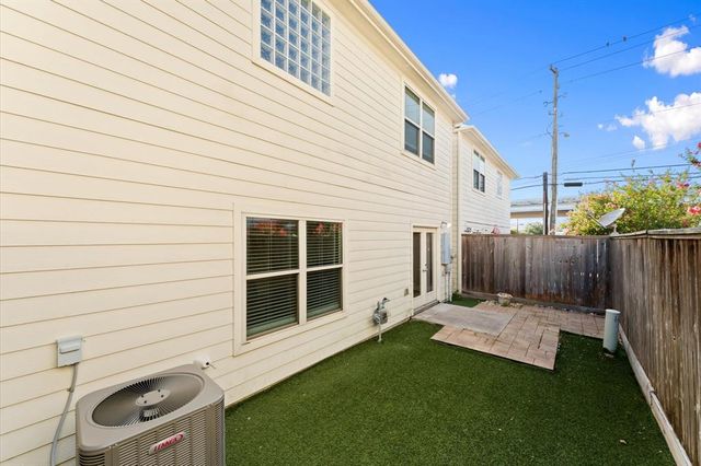 3736 Main Poplar Drive, Houston, TX 77025