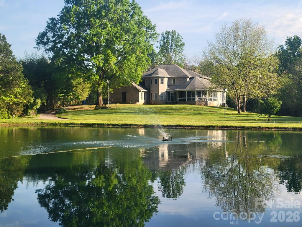 176 Eeb Lane, Statesville, NC 28625