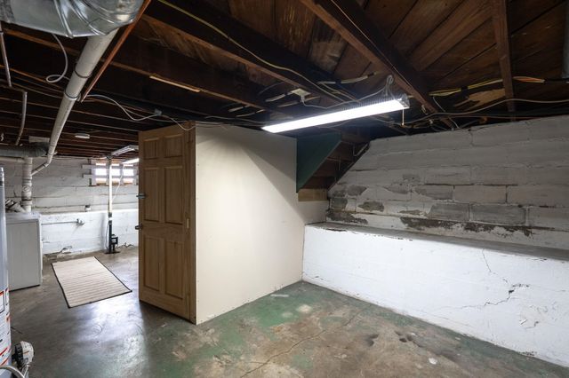 355 S Holyoke St, Wichita, KS 67218