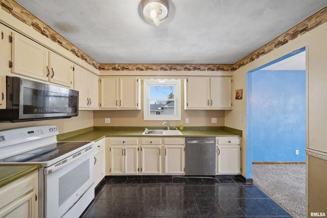 306 N STONE CHURCH Road, Peoria, IL 61604