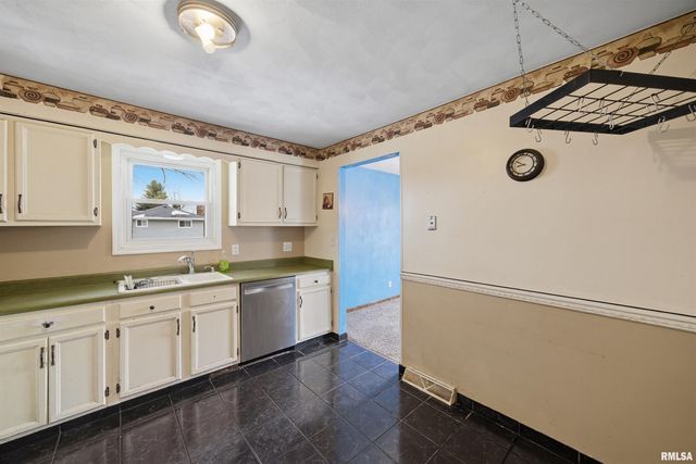 306 N STONE CHURCH Road, Peoria, IL 61604