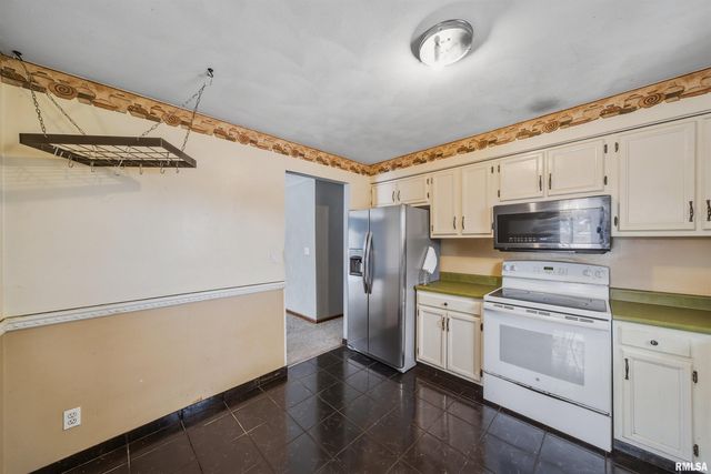 306 N STONE CHURCH Road, Peoria, IL 61604