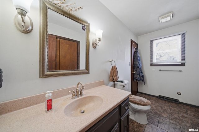 306 N STONE CHURCH Road, Peoria, IL 61604