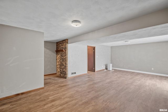 306 N STONE CHURCH Road, Peoria, IL 61604