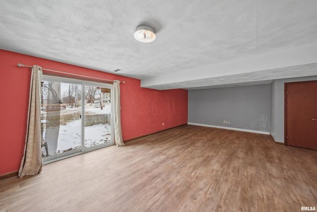 306 N STONE CHURCH Road, Peoria, IL 61604