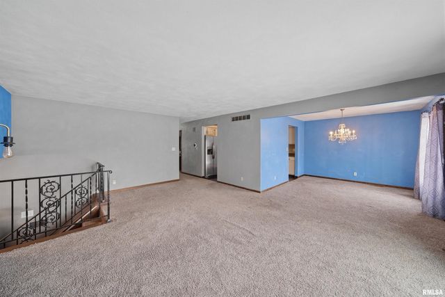 306 N STONE CHURCH Road, Peoria, IL 61604