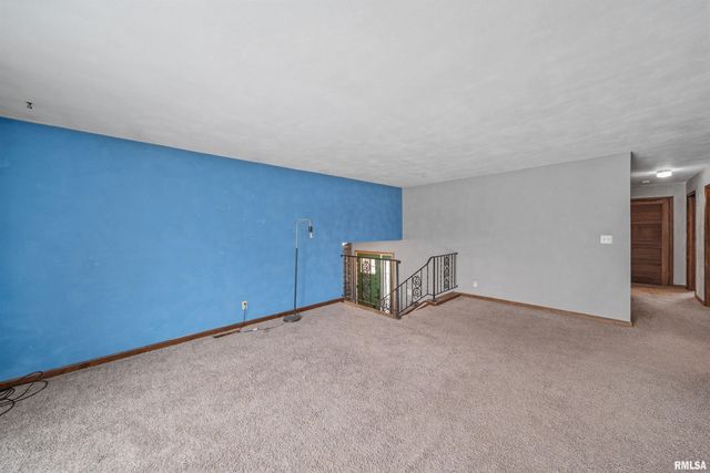 306 N STONE CHURCH Road, Peoria, IL 61604