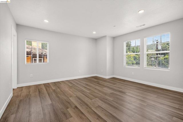 6105 Oakdale Ave, Oakland, CA 94605