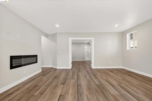 6105 Oakdale Ave, Oakland, CA 94605