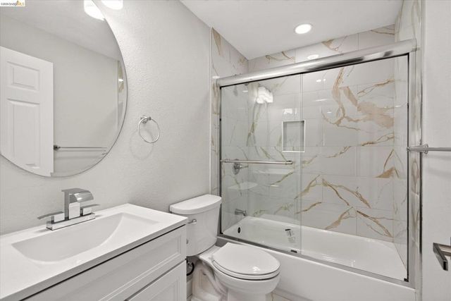 6105 Oakdale Ave, Oakland, CA 94605