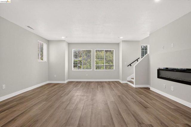 6105 Oakdale Ave, Oakland, CA 94605