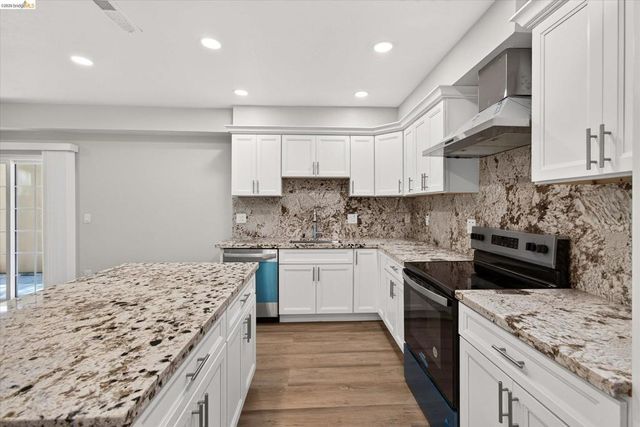 6105 Oakdale Ave, Oakland, CA 94605