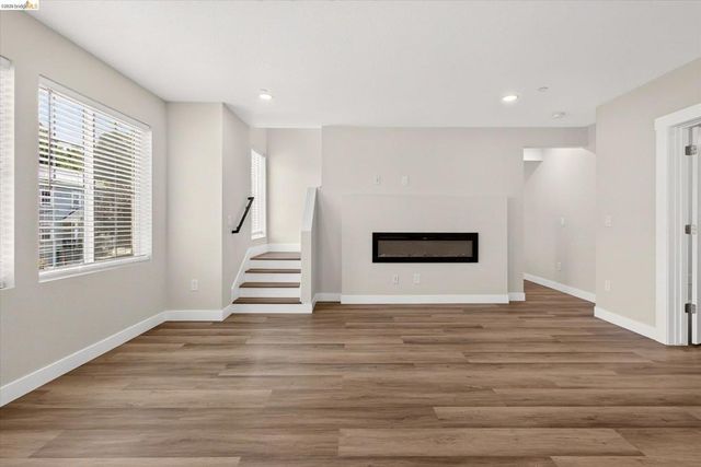 6105 Oakdale Ave, Oakland, CA 94605