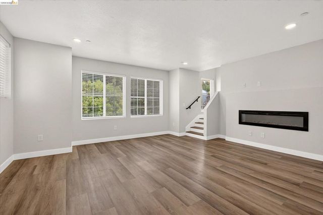 6105 Oakdale Ave, Oakland, CA 94605