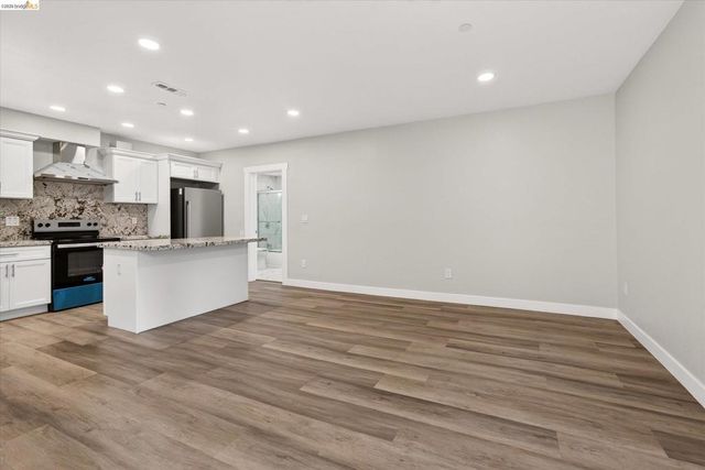 6105 Oakdale Ave, Oakland, CA 94605