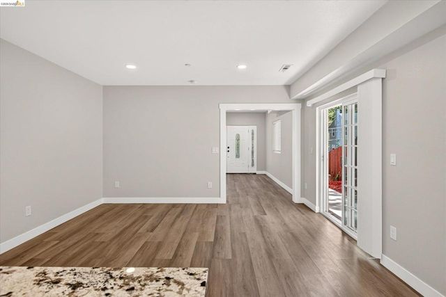 6105 Oakdale Ave, Oakland, CA 94605