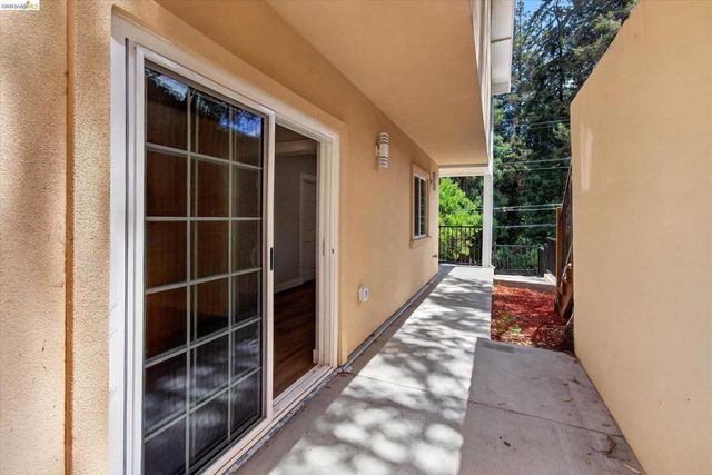 6105 Oakdale Ave, Oakland, CA 94605