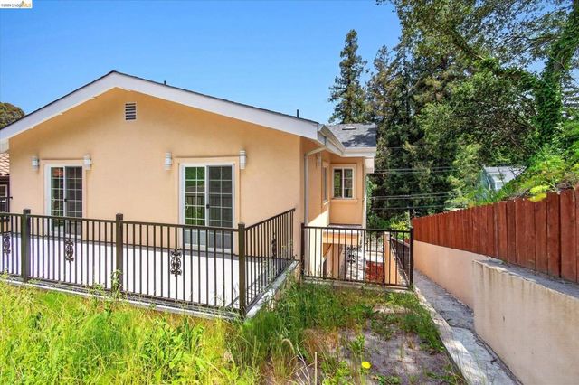 6105 Oakdale Ave, Oakland, CA 94605