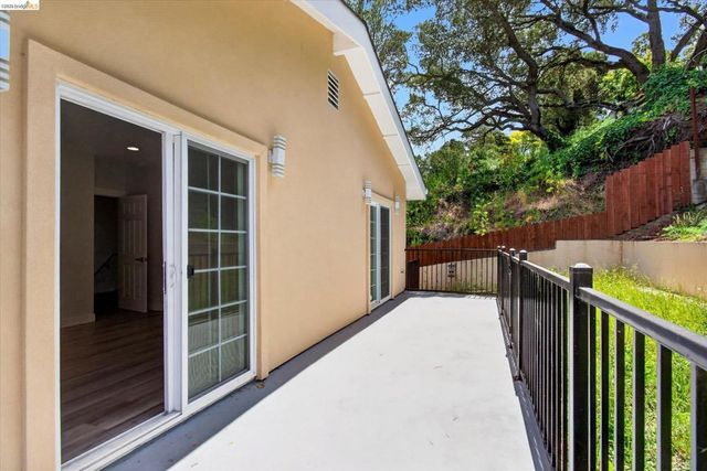 6105 Oakdale Ave, Oakland, CA 94605