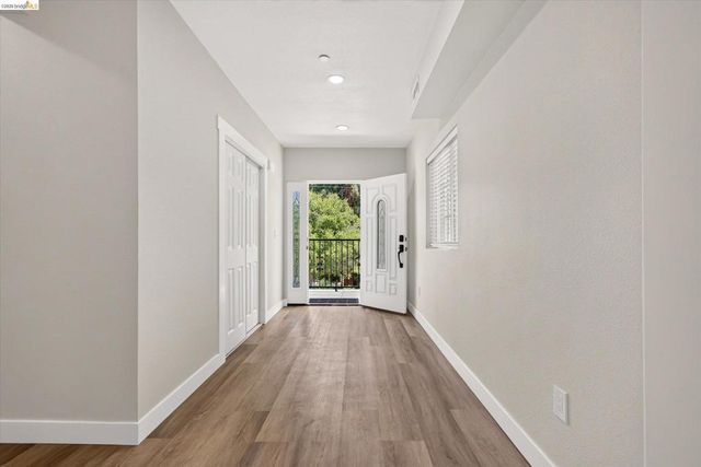 6105 Oakdale Ave, Oakland, CA 94605