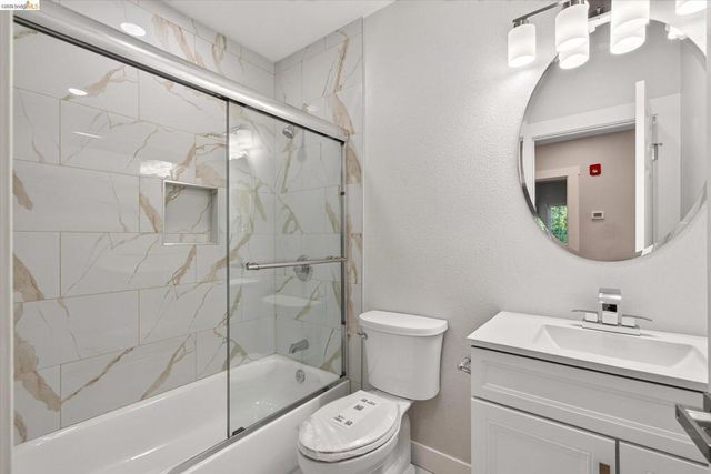 6105 Oakdale Ave, Oakland, CA 94605
