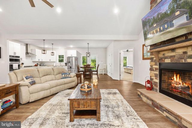 1098 LAKE FOREST DR, Mineral, VA 23117
