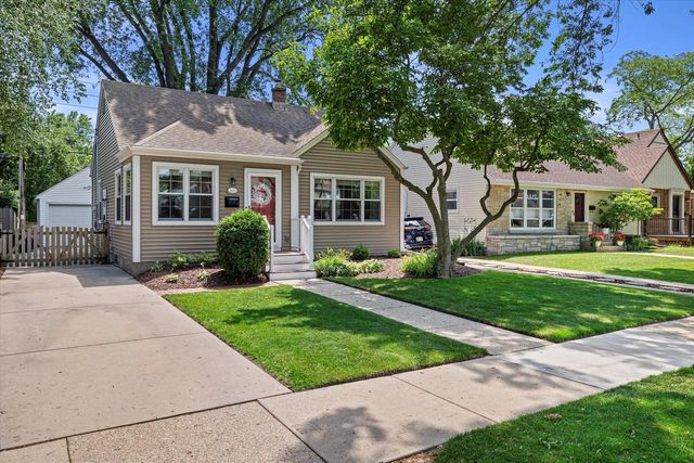 615 E Hampton ROAD, Whitefish Bay, WI 53217