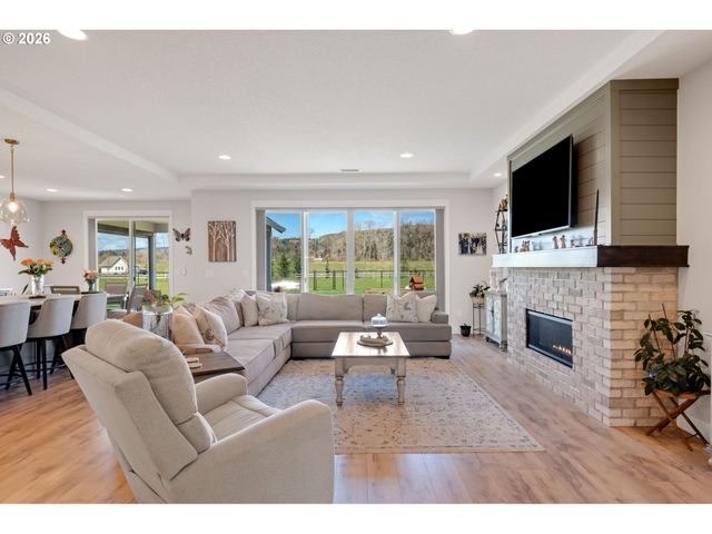 136 KLAZINA Ct, Woodland, WA 98674