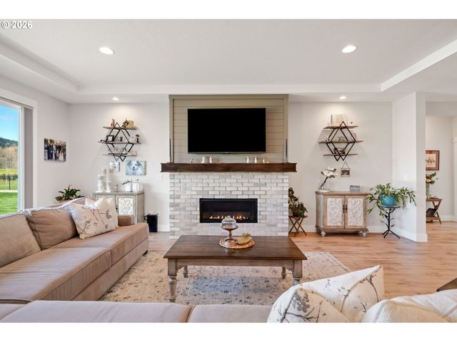 136 KLAZINA Ct, Woodland, WA 98674