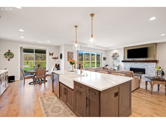 136 KLAZINA Ct, Woodland, WA 98674