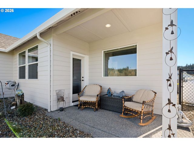 136 KLAZINA Ct, Woodland, WA 98674