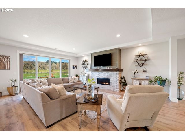 136 KLAZINA Ct, Woodland, WA 98674