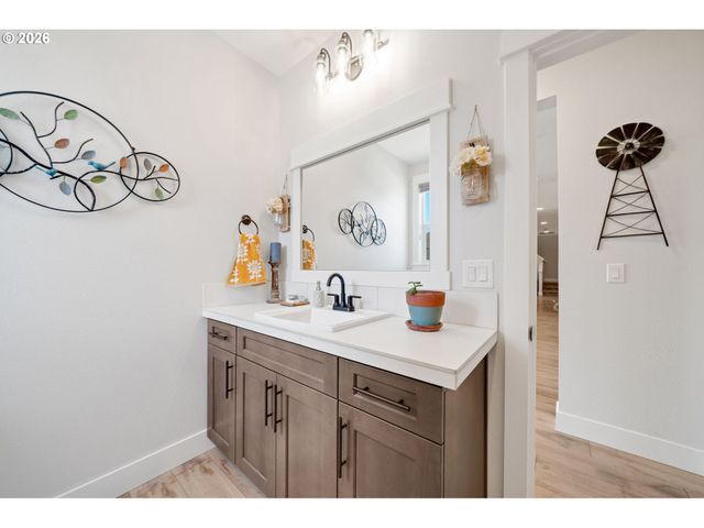 136 KLAZINA Ct, Woodland, WA 98674