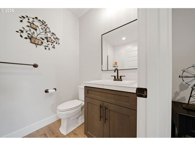 136 KLAZINA Ct, Woodland, WA 98674