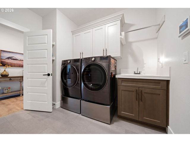 136 KLAZINA Ct, Woodland, WA 98674