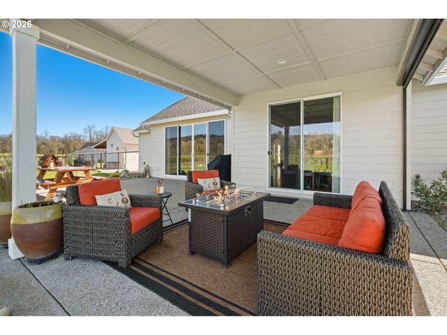 136 KLAZINA Ct, Woodland, WA 98674