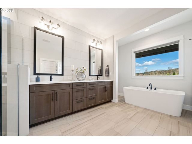 136 KLAZINA Ct, Woodland, WA 98674