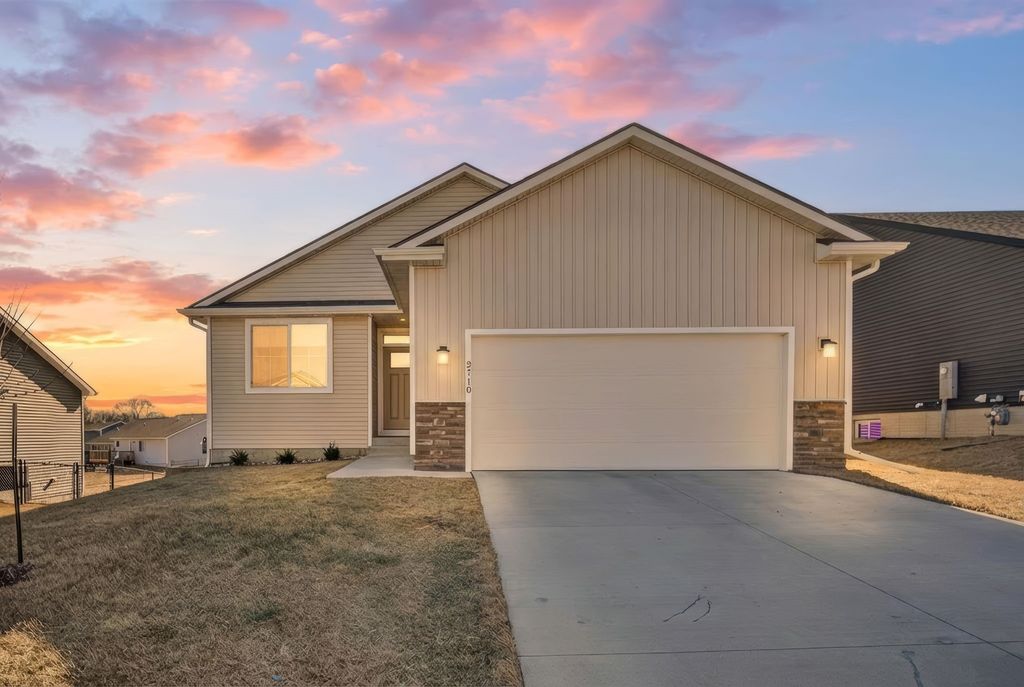 2710 22nd Street SW, Altoona, IA 50009