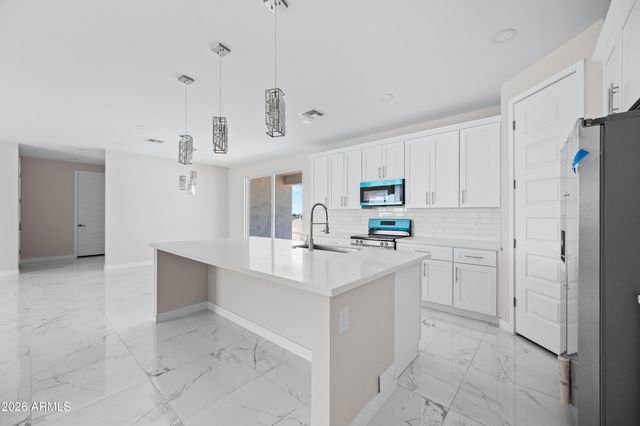 2228 S HASSAYAMPA Road, Tonopah, AZ 85354